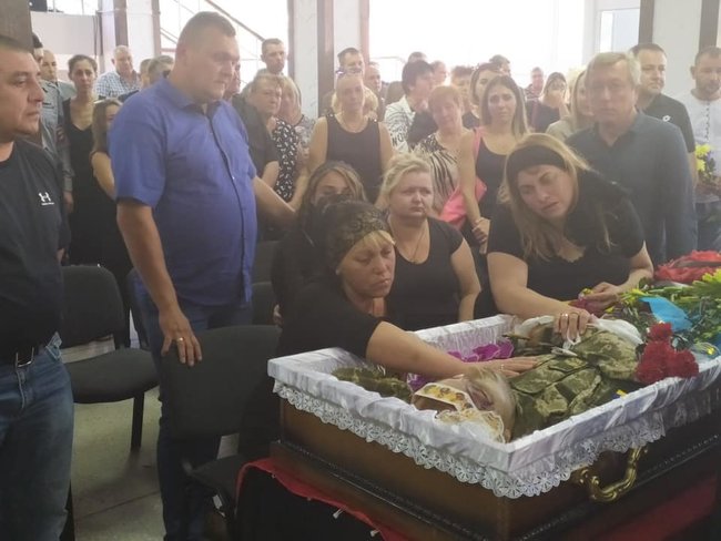 С погибшим от пули снайпера воином 53-й ОМБр Михаилом Ткачишиным простились в Херсоне 03 С погибшим от пули снайпера воином 53-й ОМБр Михаилом Ткачишиным простились в Херсоне 03