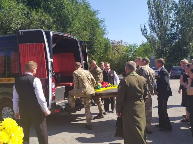 С погибшим от пули снайпера воином 53-й ОМБр Михаилом Ткачишиным простились в Херсоне 07 С погибшим от пули снайпера воином 53-й ОМБр Михаилом Ткачишиным простились в Херсоне 07