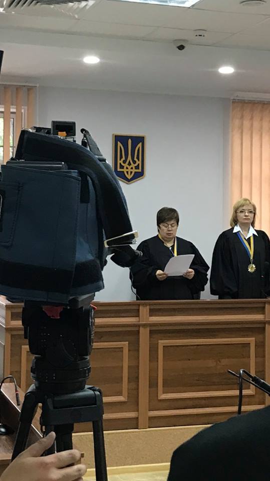 В стиле 90-х: как директор "Карабаса" пытается избежать ответственности за вымогательство