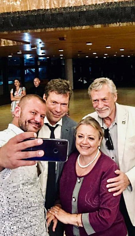 "Ð¡Ñ‚Ñ€Ð°Ð½Ð½Ð°Ñ ÐºÐ¾Ð¼Ð¿Ð°Ð½Ð¸Ñ": Ð¦Ð°Ñ€ÐµÐ² Ð¿Ð¾ÐºÑ€Ð°ÑÐ¾Ð²Ð°Ð»ÑÑ Ð² ÐšÑ€Ñ‹Ð¼Ñƒ Ð¸ Ñ€Ð°Ð·Ð¾Ð·Ð»Ð¸Ð» ÑÐµÑ‚ÑŒ dqxikeidqxitkant