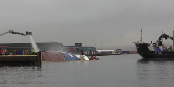 Горящий в Норвегии российский корабль затонул: видео фиаско dqxikeidqxiqqeant