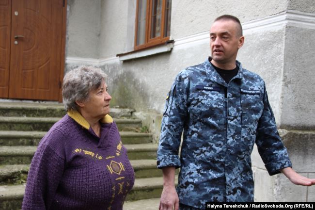 На рідному подвір’ї Ольга Оприско і Андрій Оприско