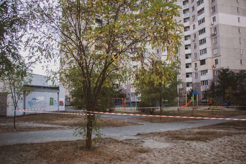 Опасный предмет лежал недалеко от детской площадки Опасный предмет лежал недалеко от детской площадки