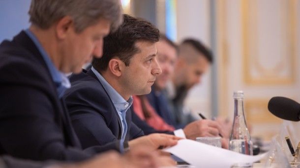 Отставка Данилюка: идет борьба за доступ к уху Зеленского 02 Отставка Данилюка: идет борьба за доступ к уху Зеленского 02 dqxikeidqxitkant