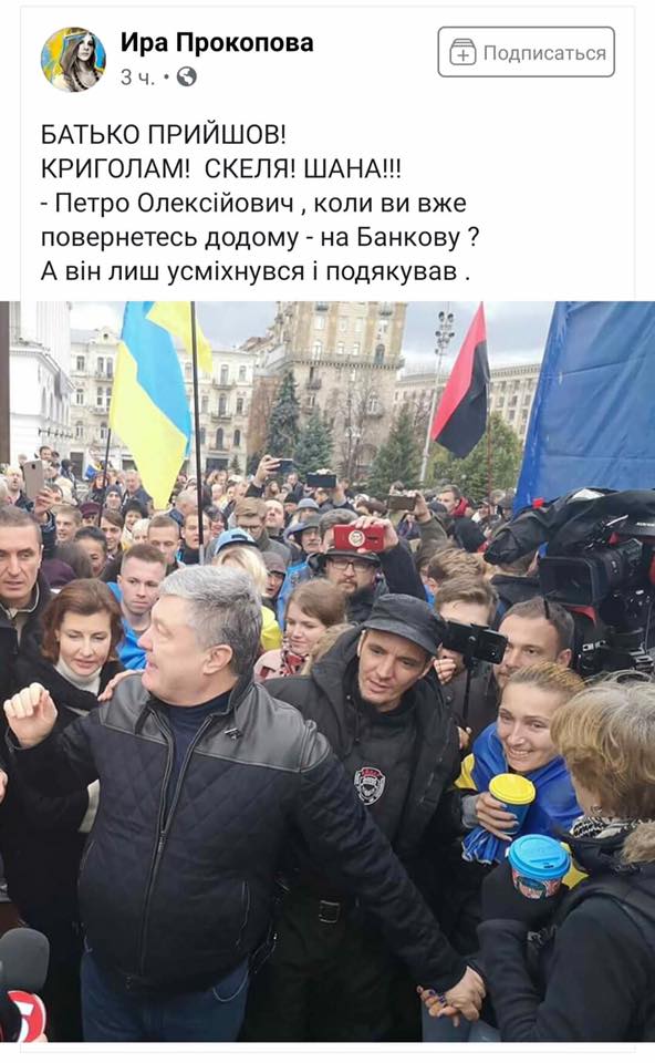 На изображении может находиться: 9 человек, люди улыбаются, люди стоят, толпа и на улице