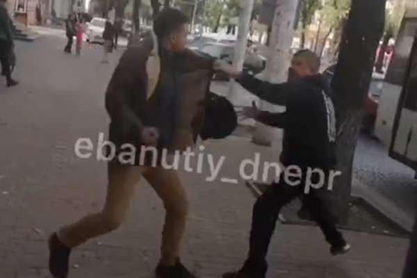 В Днепре неизвестный устроил драку с маршрутчиком dqxikeidqxitkant