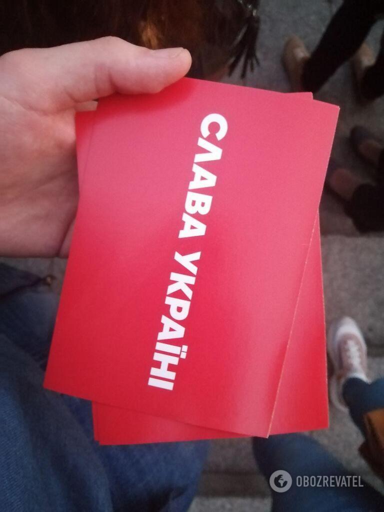 Майдан в дыму, жгут файеры: как проходят протесты в Киеве. Фото и видео