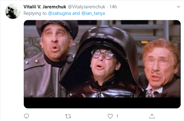 Зеленский в каске продолжает порождать мемы, фото