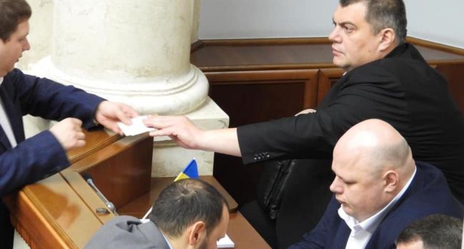 «Может быть заглянешь в наш вечерний квартал…»: Юзик переквалифицировался из комика в кассиры «Может быть заглянешь в наш вечерний квартал…»: Юзик переквалифицировался из комика в кассиры