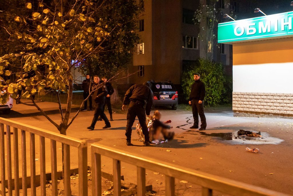 В Днепре обгоревший мужчина выбежал из пожара: фото 18+ dqxikeidqxiqqeant