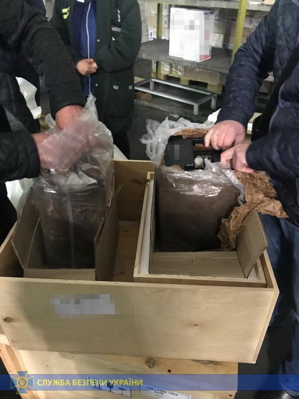 СБУ блокувала контрабанду в Росію запчастин до військових літаків. ФОТО