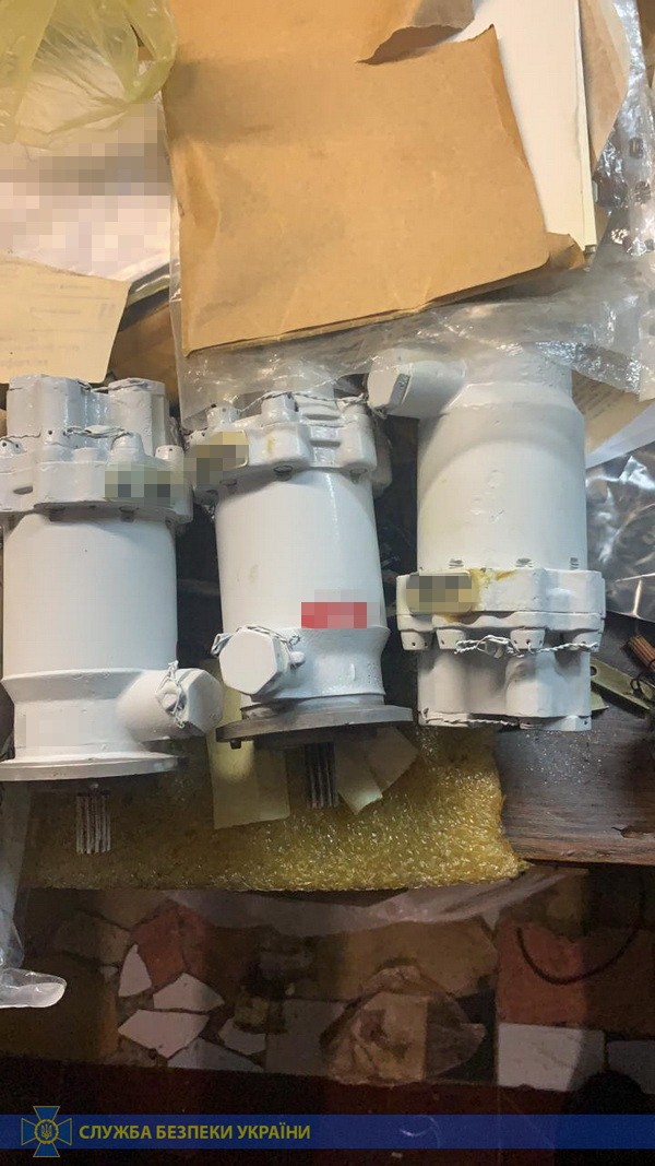 СБУ блокувала контрабанду в Росію запчастин до військових літаків. ФОТО