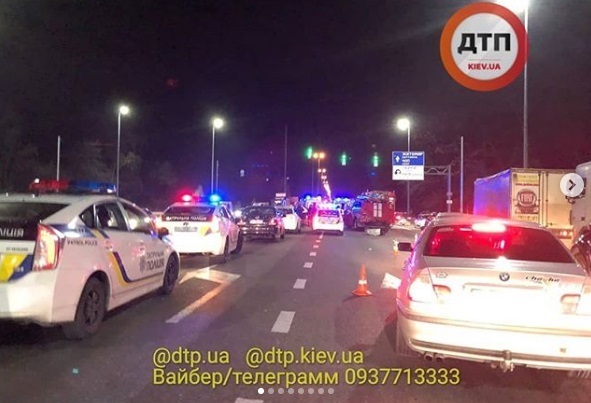 В Киеве в маршрутку бросили взрывчатку: много пострадавших dqxikeidqxitkant