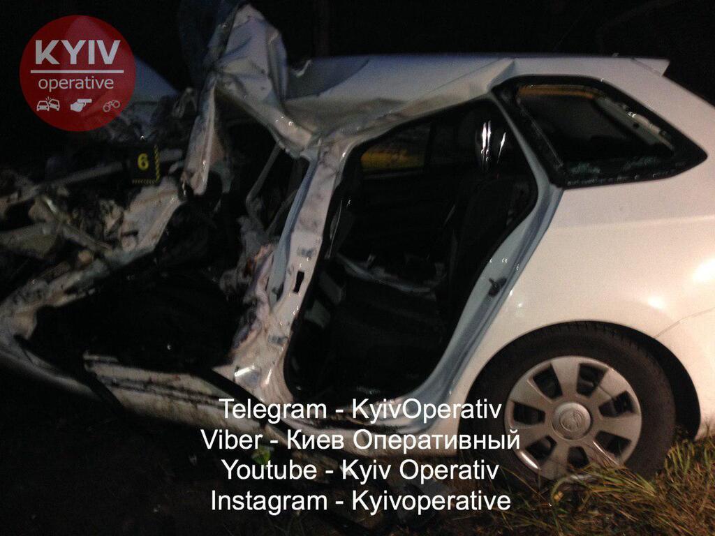 "Раздавило легкие": в Киеве в страшном ДТП погибла 21-летняя девушка. Фото 18+