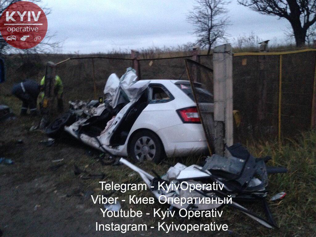 "Раздавило легкие": в Киеве в страшном ДТП погибла 21-летняя девушка. Фото 18+