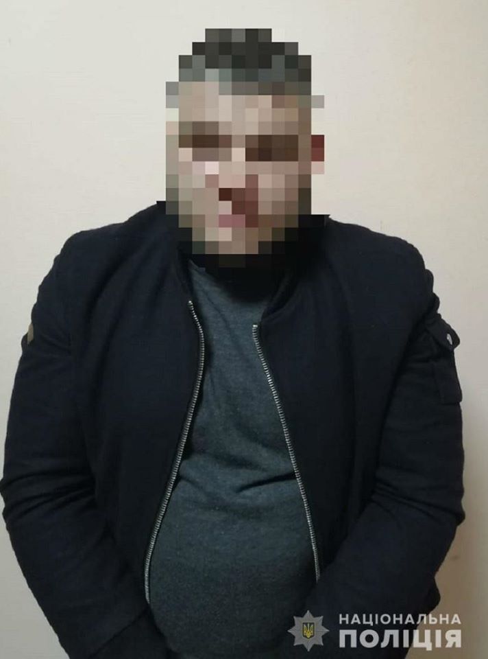 В Киеве на вокзале мужчина пырнул ножом в живот знакомого dqxikeidqxiqqeant