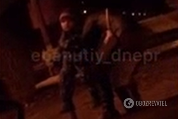 В Днепре ребенок охранял пьяную мать на улице dqxikeidqxitkant