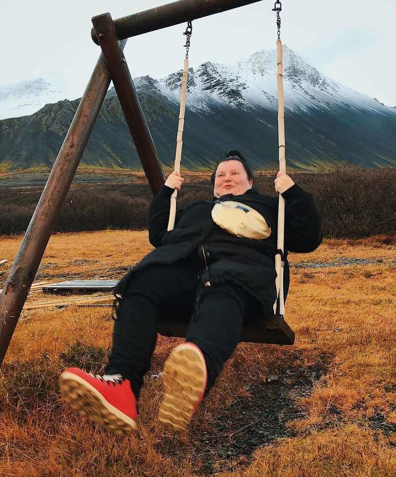 Alyona Alyona    -   dqxikeidqxiqqeant