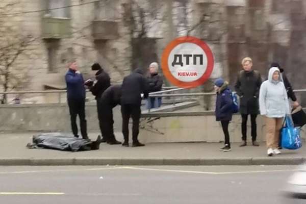 В Киеве на улице обнаружили труп dqxikeidqxiqqeant