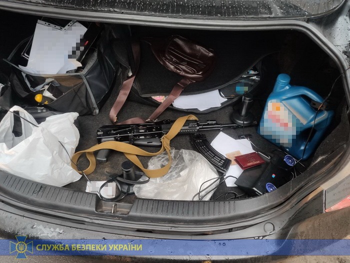 У Чернігові схопили озброєного киянина: збирав пожертви із підприємців. ФОТО dqxikeidqxiqqeant