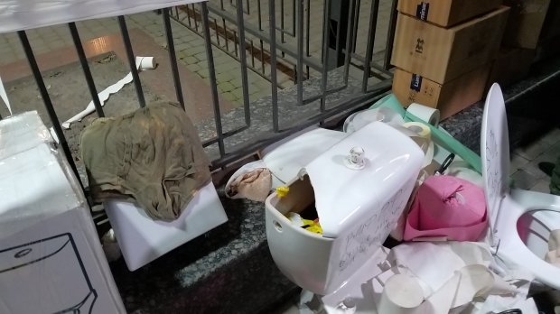 Гуманитарный конвой от Украины: под поÑольÑтво РФ принеÑли унитазы и нижнее белье 01 dqxikeidqxitkant