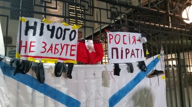 Гуманитарный конвой от Украины: под поÑольÑтво РФ принеÑли унитазы и нижнее белье 02