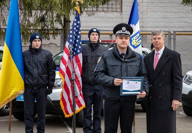 Тейлор от имени США передал Нацполиции Украины 88 автомобилей 02 Тейлор от имени США передал Нацполиции Украины 88 автомобилей 02 dqxikeidqxiqqeant