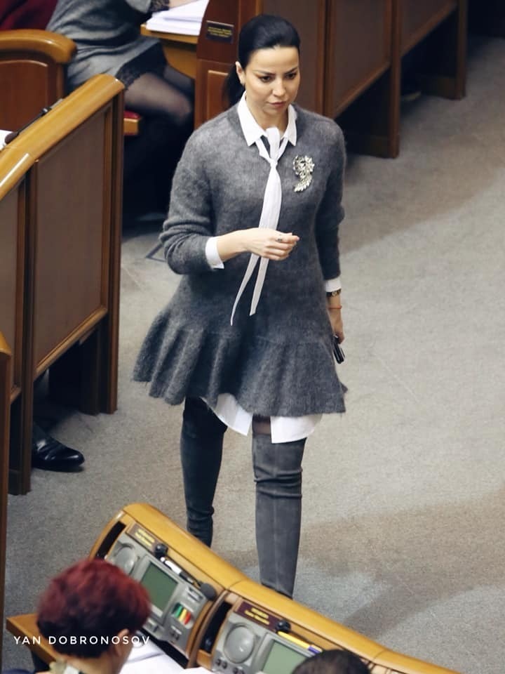 Чулки, кепка, ботинки в цветочек: топ нелепых женских нарядов в новой Раде dqxikeidqxitkant