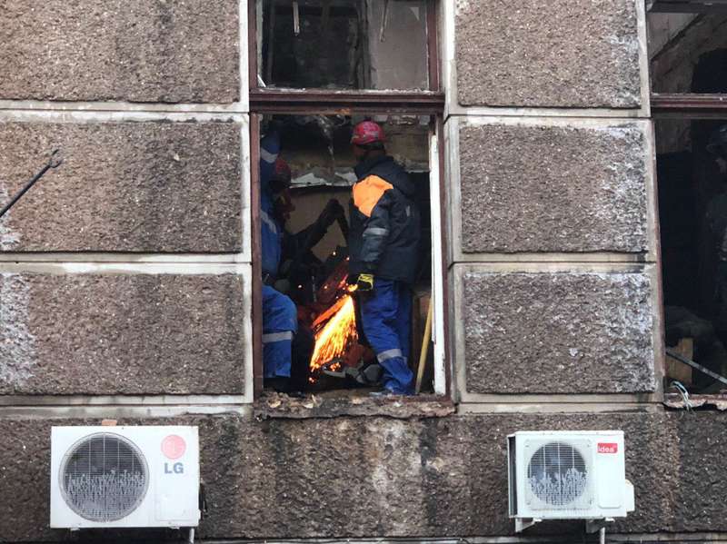 Триває ліквідація наслідків одеської пожежі: досі невідома доля 14 осіб. ФОТО, ВІДЕО