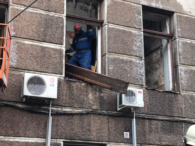 Триває ліквідація наслідків одеської пожежі: досі невідома доля 14 осіб. ФОТО, ВІДЕО