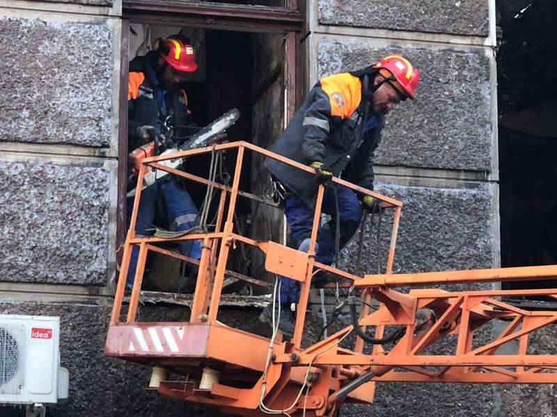 Триває ліквідація наслідків одеської пожежі: досі невідома доля 14 осіб. ФОТО, ВІДЕО