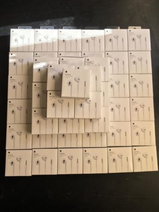 Півсотні контрафактних навушників відправили в Україну з Франції поштою (фото) dqxikeidqxiqqeant