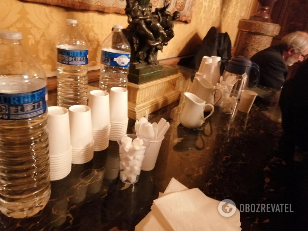 Париж поразил скромным фуршетом на нормандской встрече dqxikeidqxitkant