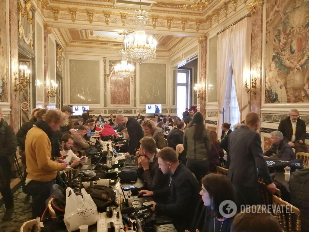 Париж поразил скромным фуршетом на нормандской встрече