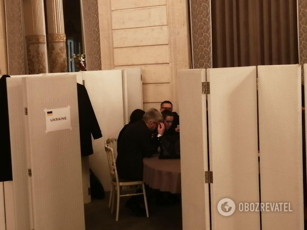 Кабинки, в которых писали документ