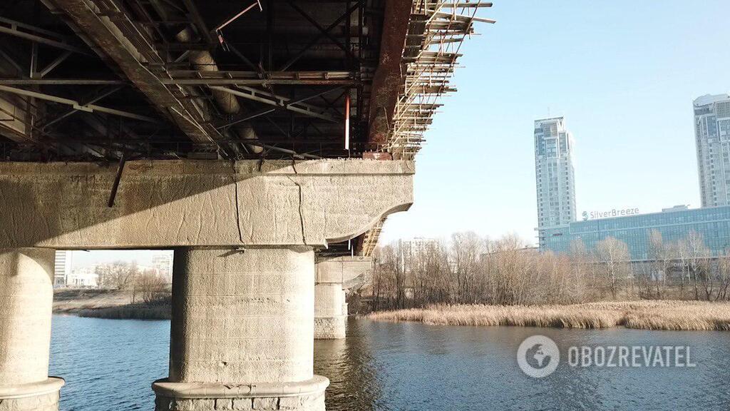На грани катастрофы: в Киеве рушится уникальный мост
