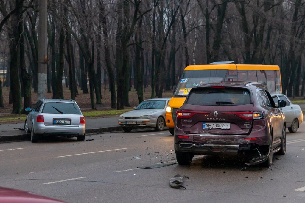 В Днепре произошло масштабное ДТП dqxikeidqxiqqeant