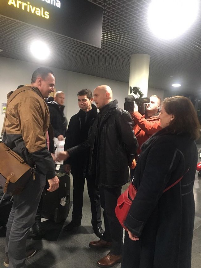 Сенцов прибыл на реабилитацию в Латвию 02 dqxikeidqxiqqeant