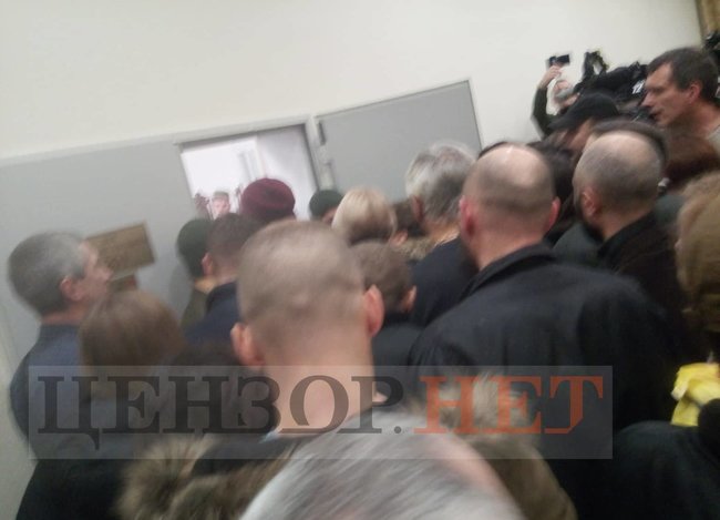 Судья ограничил доступ прессе и слушателям на заседание по апелляции Антоненко 02 Судья ограничил доступ прессе и слушателям на заседание по апелляции Антоненко 02