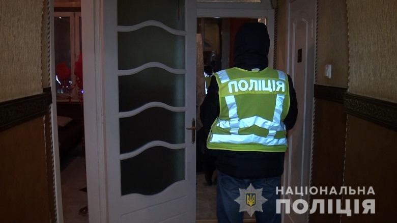 На Печерске обнаружили бордель под видом массажного салона. Фото: kyiv.npu.gov.ua dqxikeidqxiqqeant