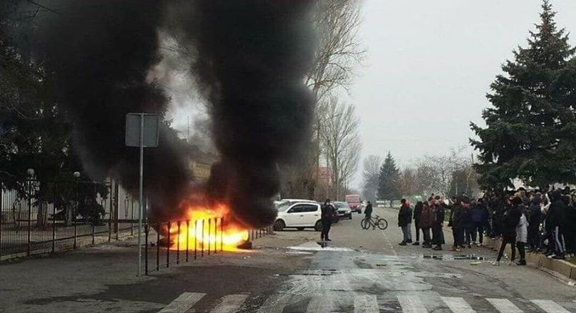 Під час акції під відділом поліції.