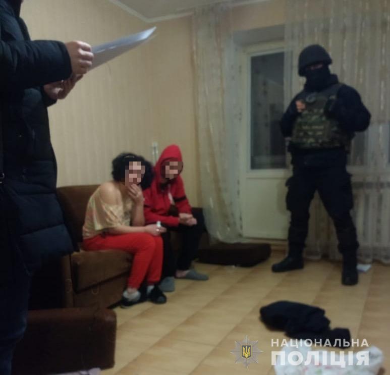 Полицейские раскрыли схему по торговле людьми dqxikeidqxiqqeant