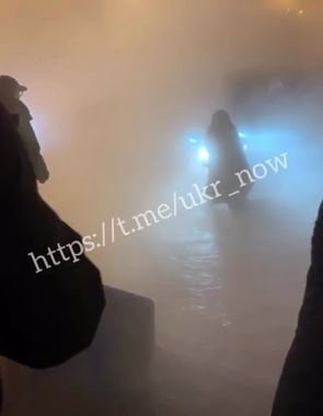 Кипяток залил Ocean Plaza: видео, как люди едва не сварились заживо dqxikeidqxiqqeant