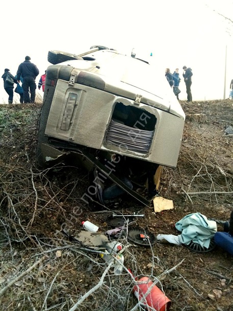 Под Киевом маршрутка вылетела с дороги и перевернулась, есть пострадавшие dqxikeidqxiqqeant