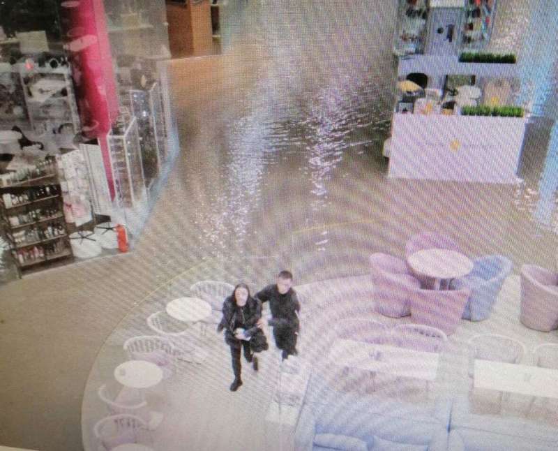 25-летний охранник спас во время затопления Ocean Plaza трех девушек. Фото: facebook.com/DSNSKyiv dqxikeidqxiqqeant