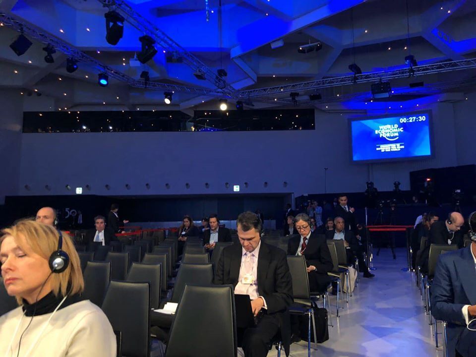 Зеленский в Давосе выступал перед опустевшим залом - почти все вышли