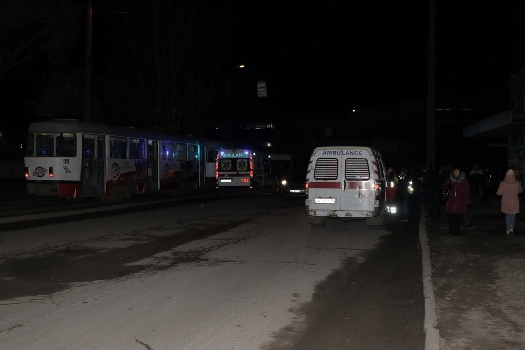 В Днепре автомобиль влетел в толпу людей dqxikeidqxiqqeant