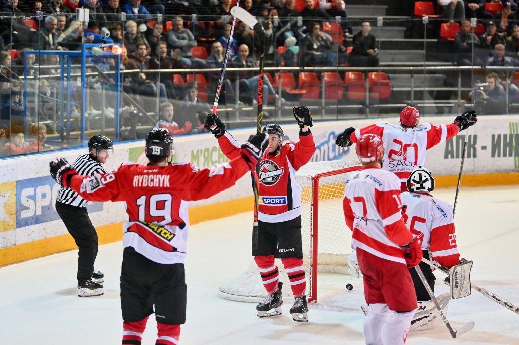 Донецкая "Дружба": вместо хоккея – пыточные подвалы, комендантский час и беспросветная нищета. ВИДЕО dqxikeidqxitkant