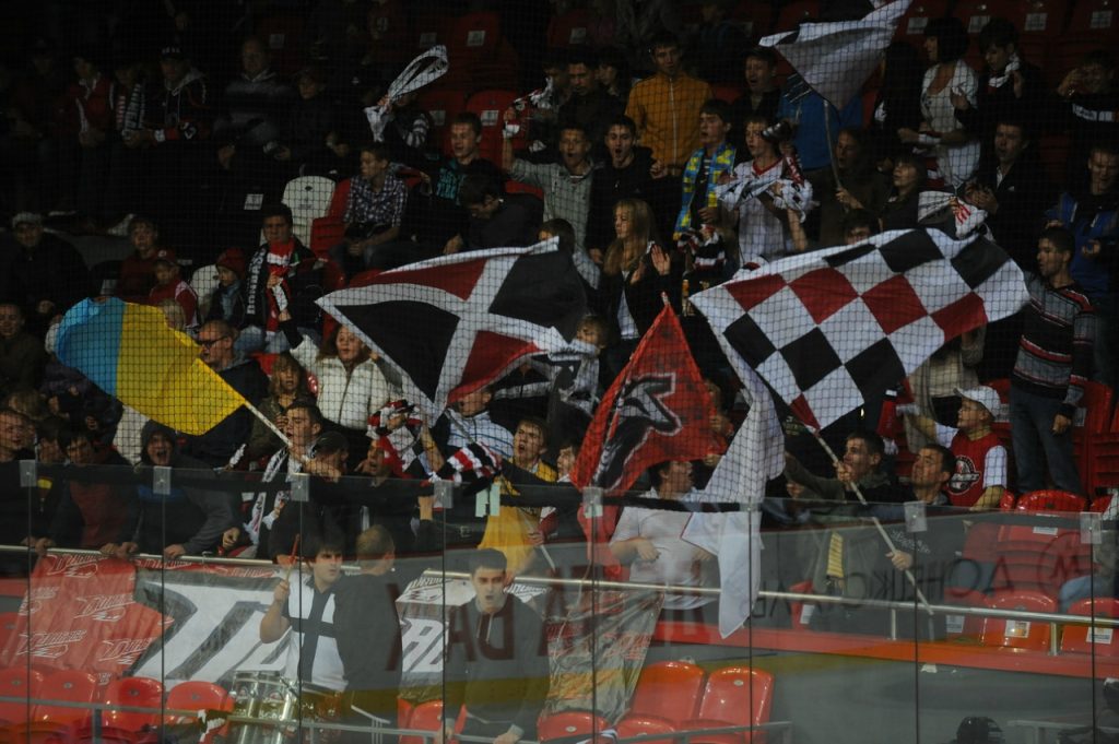 Донецкая "Дружба": вместо хоккея – пыточные подвалы, комендантский час и беспросветная нищета. ВИДЕО