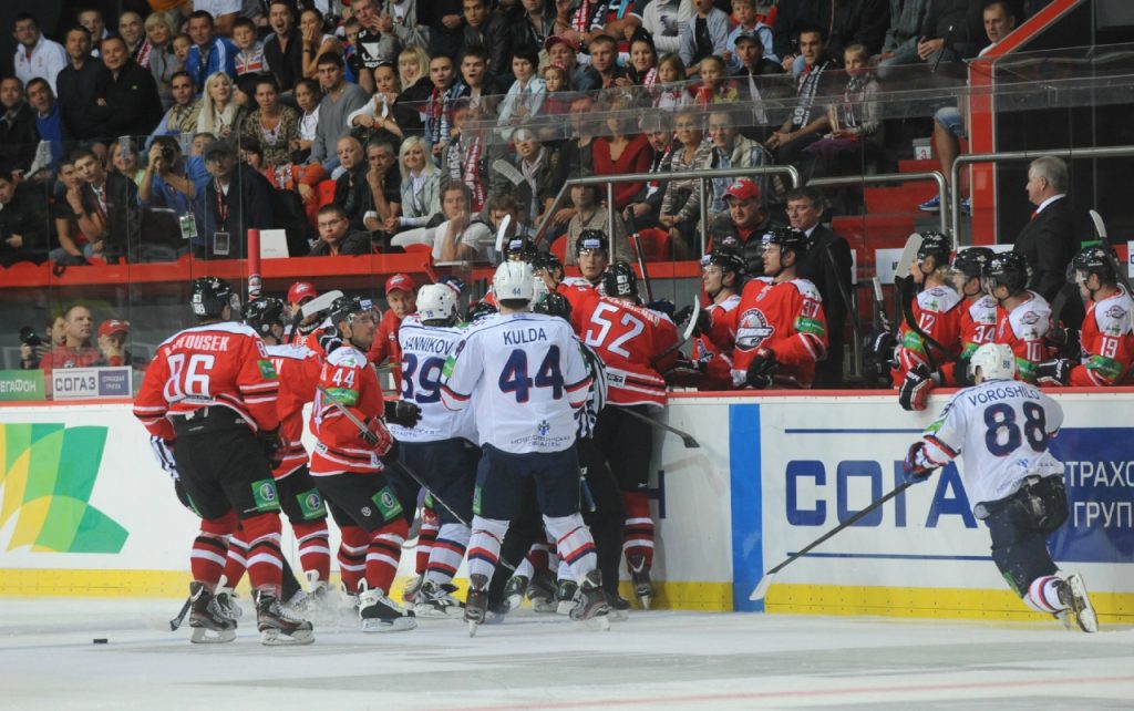 Донецкая "Дружба": вместо хоккея – пыточные подвалы, комендантский час и беспросветная нищета. ВИДЕО